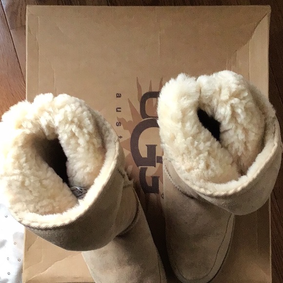 UGG Ultra Tall Womens Boots (5245), Sand, US size 7 - Picture 7 of 8